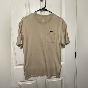Nike Men's Premium Essential Pocket T-Shirt